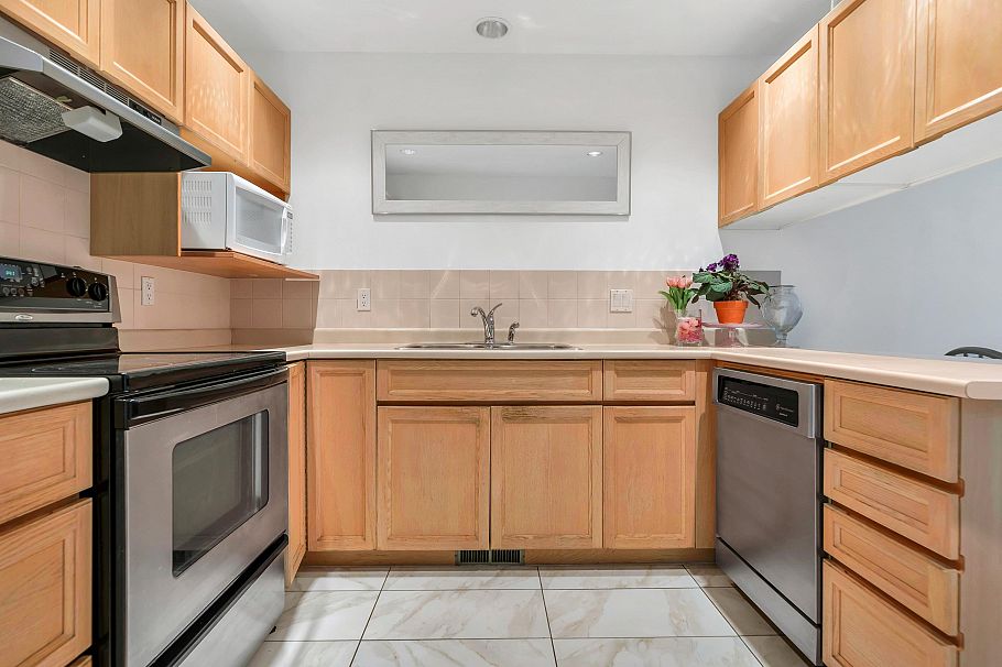 12 3634 Garibaldi Drive North Vancouver, BC - 18