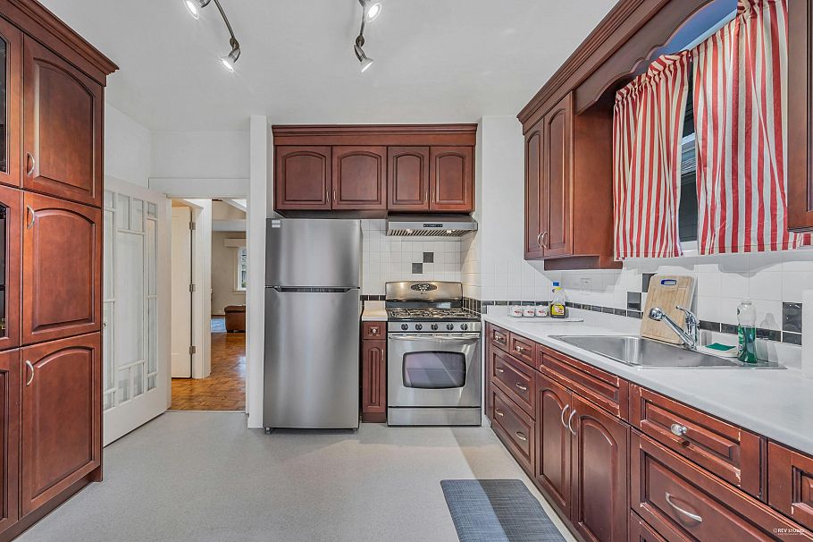 3174 W 10th Avenue Vancouver, BC - 12