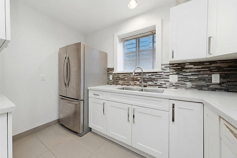 1911 Deep Cove Road North Vancouver, BC - 28