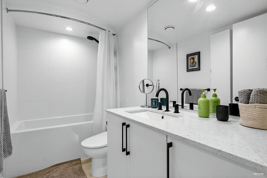 162 565 E 2nd Street North Vancouver, BC - 20