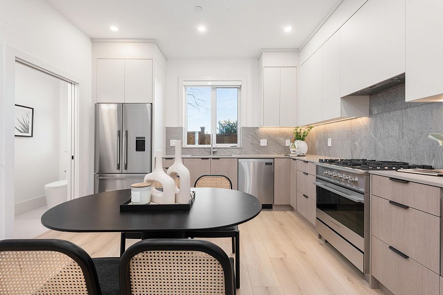 323 N Kamloops Street Vancouver, BC - 5