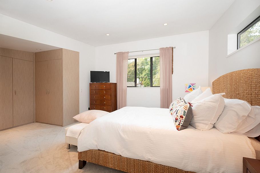 1930 Panorama Drive North Vancouver, BC - 23