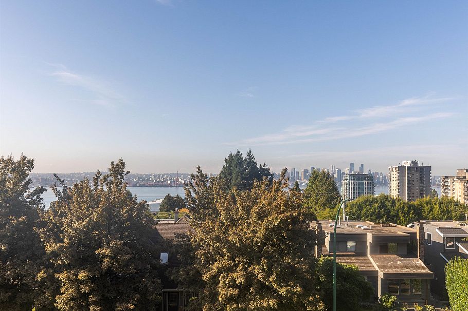 1 244 E 5th Street North Vancouver, BC - 3