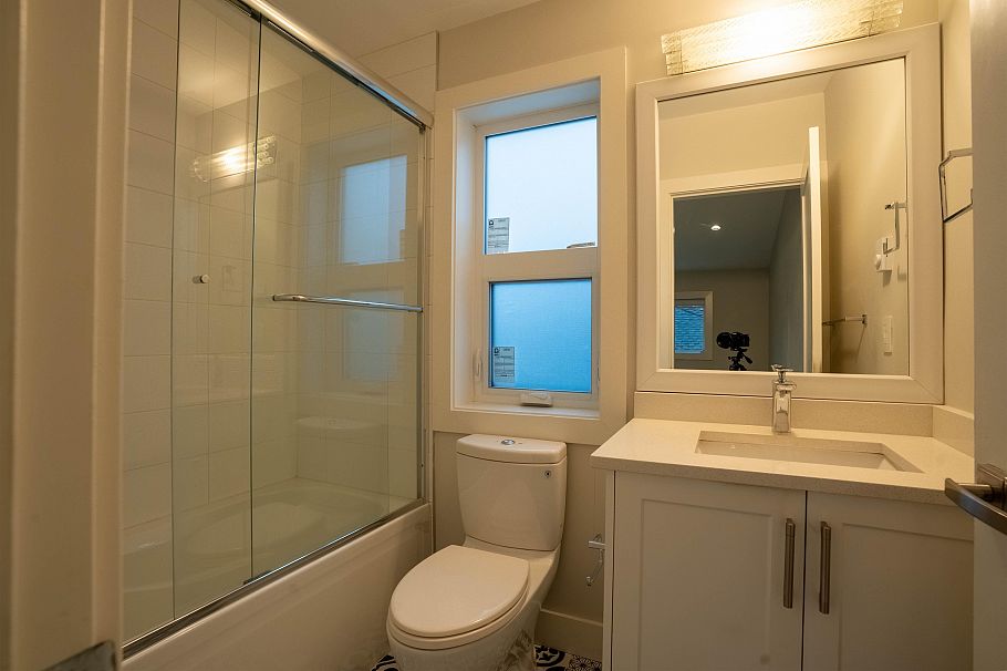 1895 W 60th Avenue West Vancouver, BC - 24