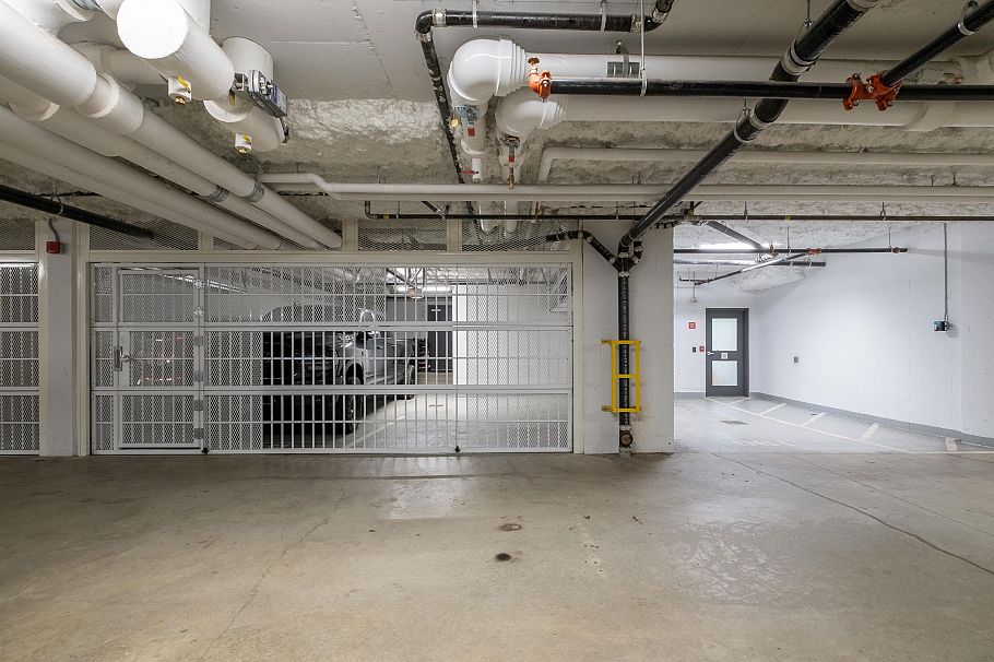 111 747 E 3rd Street North Vancouver, BC - 32