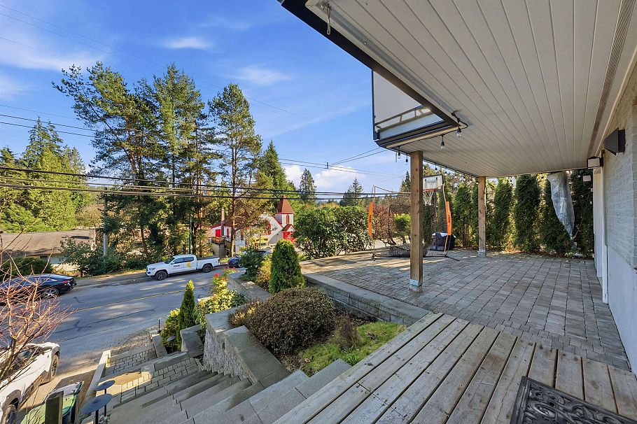 1911 Deep Cove Road North Vancouver, BC - 35