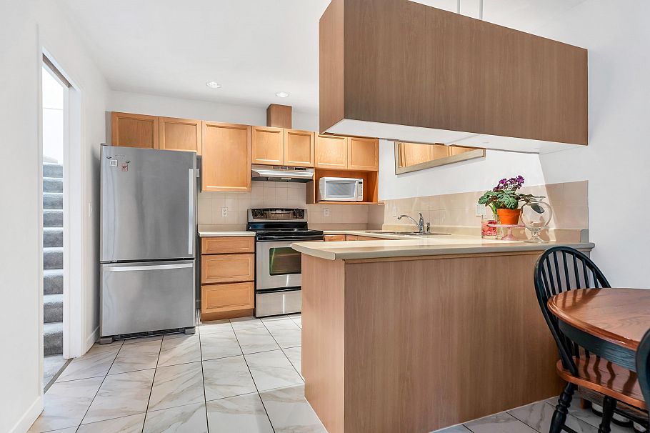 12 3634 Garibaldi Drive North Vancouver, BC - 17