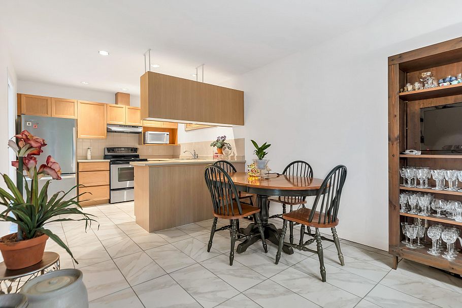 12 3634 Garibaldi Drive North Vancouver, BC - 14