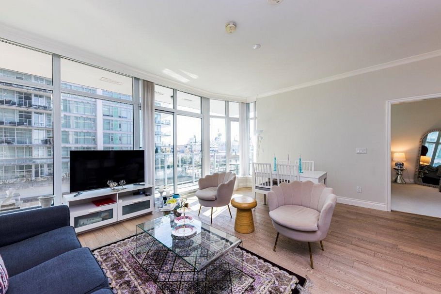 304 175 Victory Ship Way North Vancouver, BC - 4