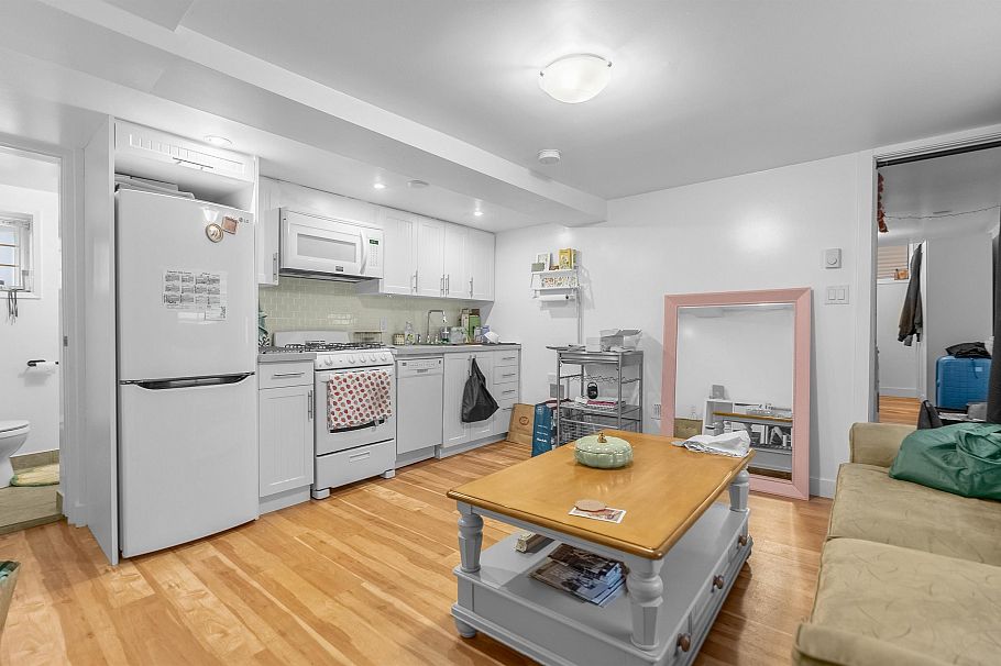 610 Salsbury Drive Vancouver, BC - 21