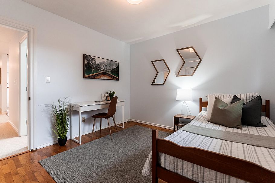 1323 E 29th Street North Vancouver, BC - 20