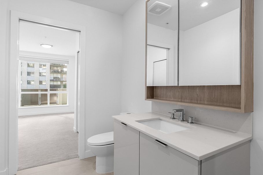 202 108 E 8th Street North Vancouver, BC - 26