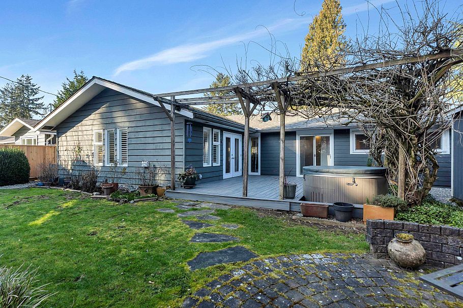 1375 Mcbride Street North Vancouver, BC - 3