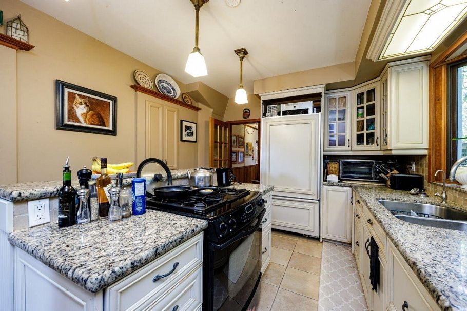 368 E Kings Road North Vancouver, BC - 9