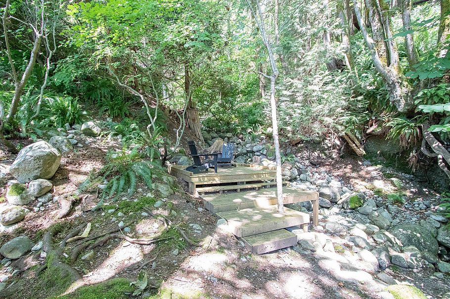 2711 Panorama Drive North Vancouver, BC - 35