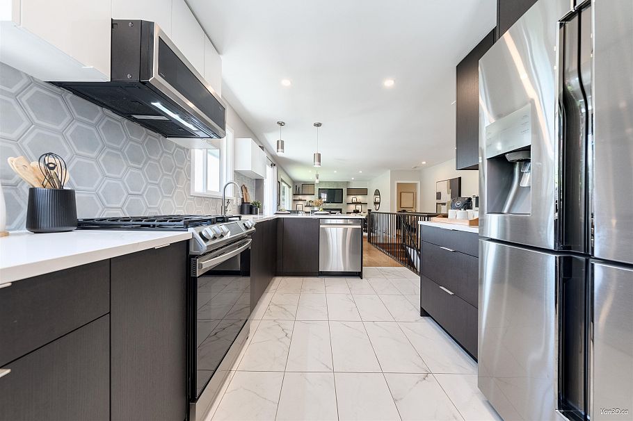 949 Hartford Place North Vancouver, BC - 8