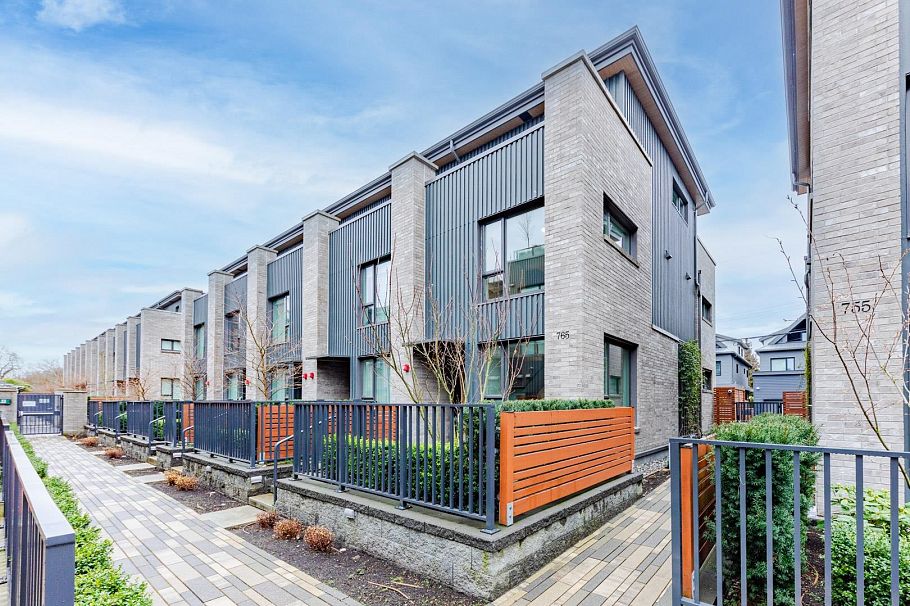 131 765 W 49th Avenue Vancouver, BC - 2