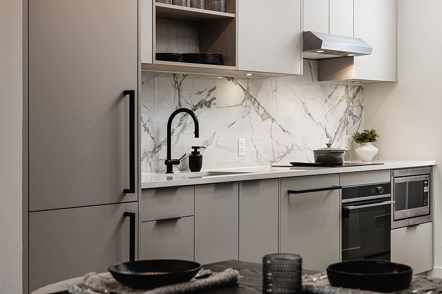 419 422 E 3rd Street North Vancouver, BC - 5