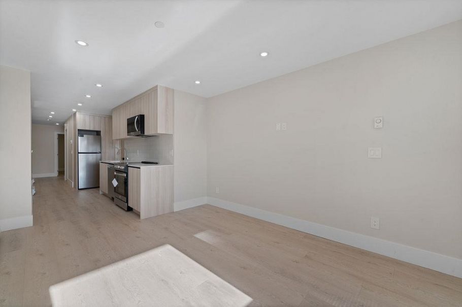 504 E 5th Street North Vancouver, BC - 34