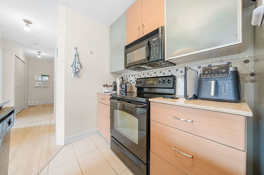 502 909 Mainland Street Vancouver, BC - 6