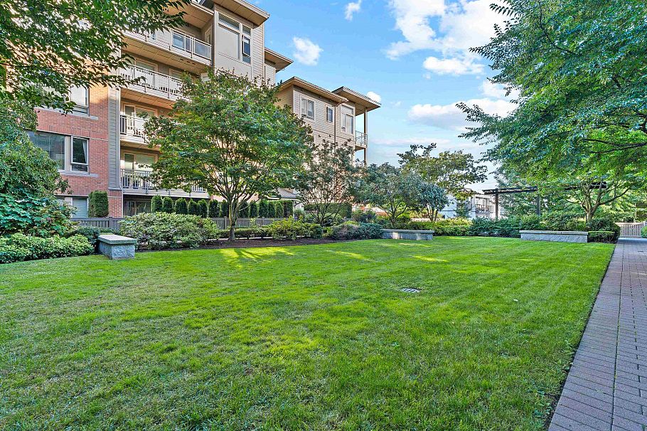 425 119 W 22nd Street North Vancouver, BC - 30