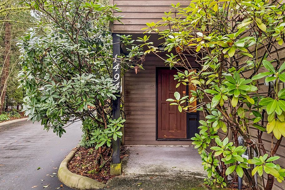 1494 Ross Road North Vancouver, BC - 38