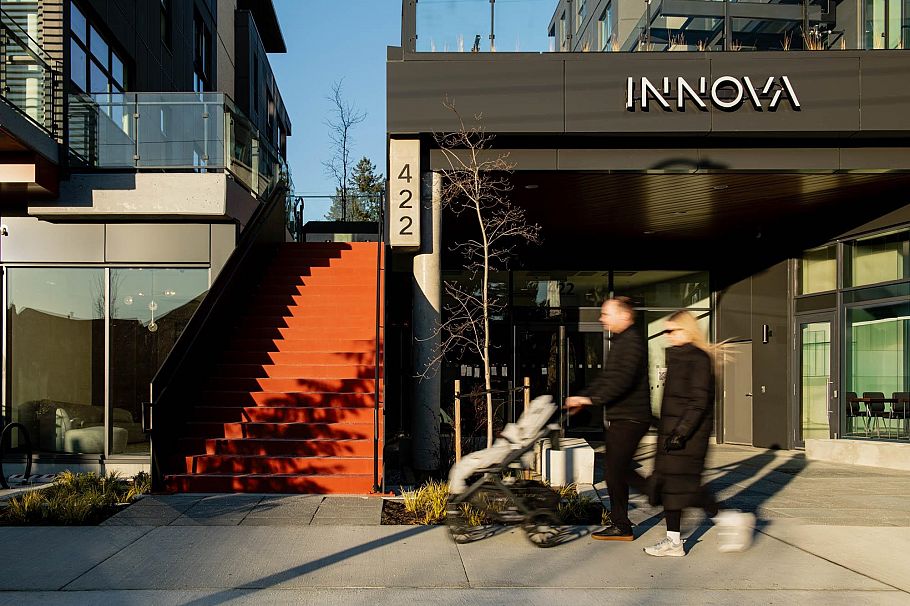 419 422 E 3rd Street North Vancouver, BC - 1