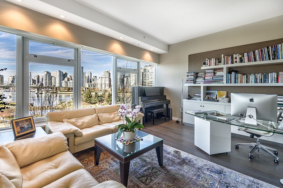 504 181 Athletes Way Vancouver, BC - 2