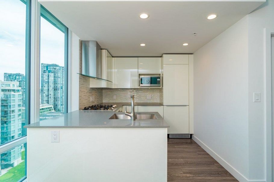 1802 1283 Howe Street Vancouver, BC - 16