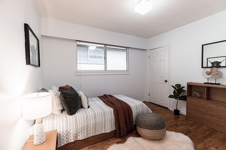 1323 E 29th Street North Vancouver, BC - 21