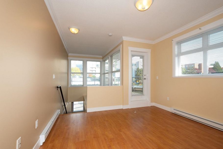 304 152 E 12th Street North Vancouver, BC - 25