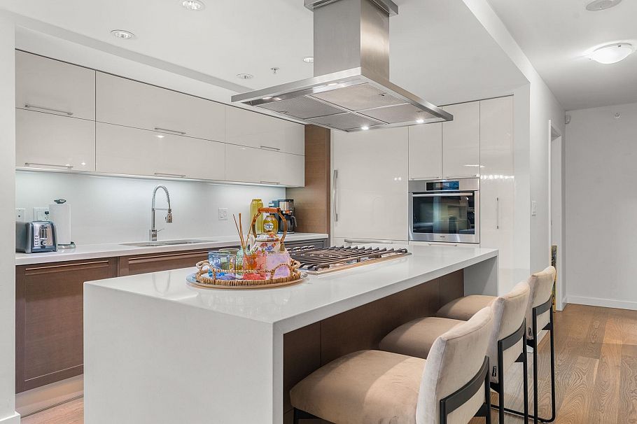 903 8 Smithe Mews Vancouver, BC - 13