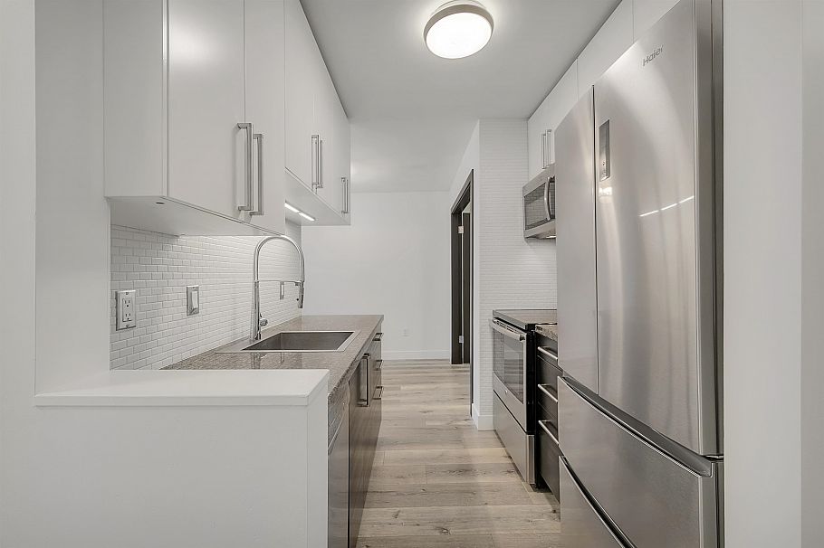 302 170 E 3rd Street North Vancouver, BC - 2