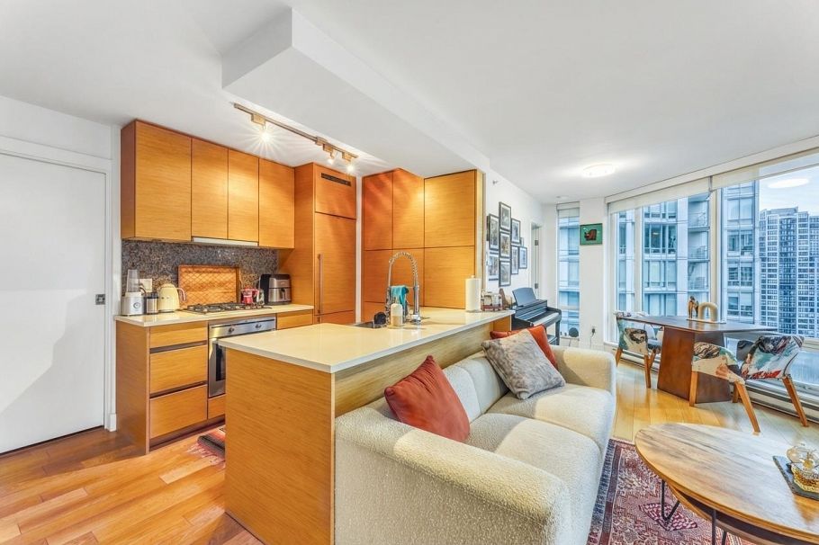 1901 565 Smithe Street Vancouver, BC - 3