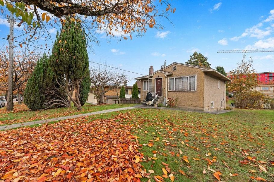 4868 Commercial Street Vancouver, BC - 3