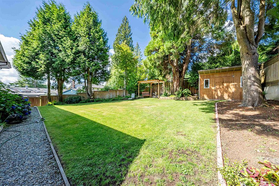 949 Hartford Place North Vancouver, BC - 35