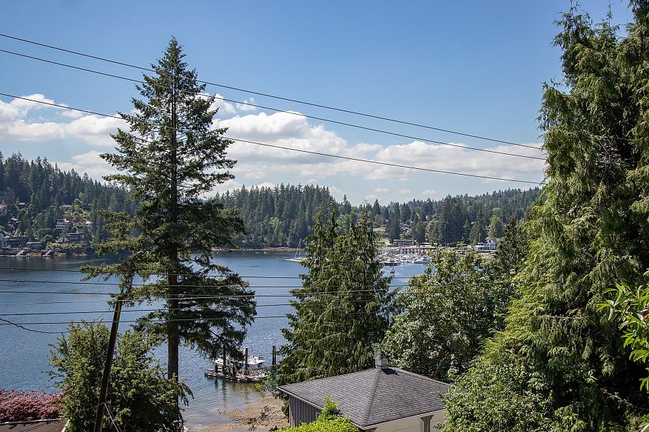 2711 Panorama Drive North Vancouver, BC - 20