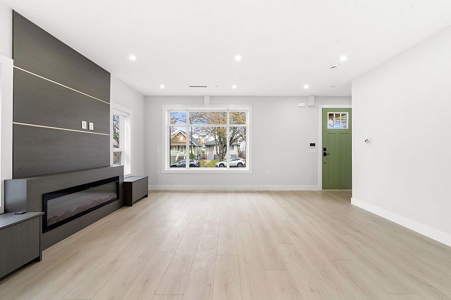 1 3274 E 44th Avenue Vancouver, BC - 7