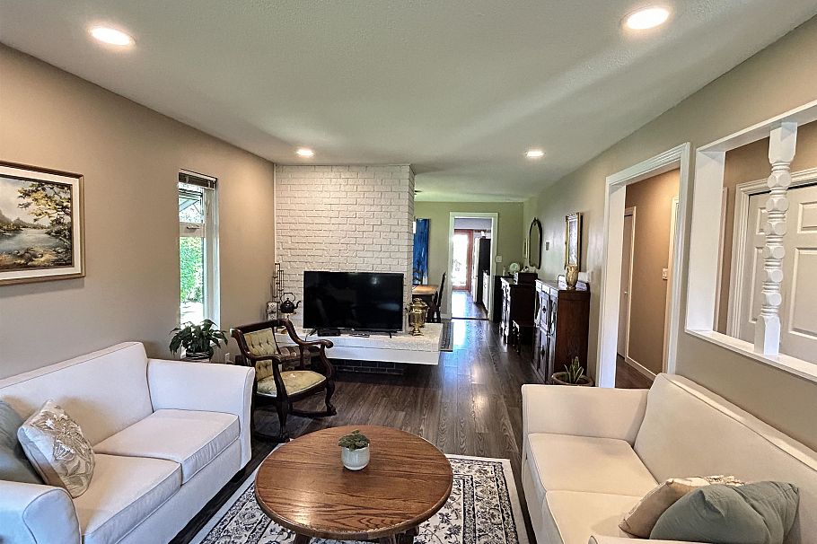 1798 Garden Avenue North Vancouver, BC - 1