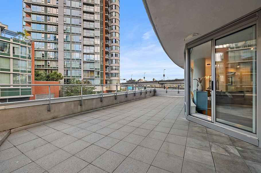 202 689 Abbott Street Vancouver, BC - 17