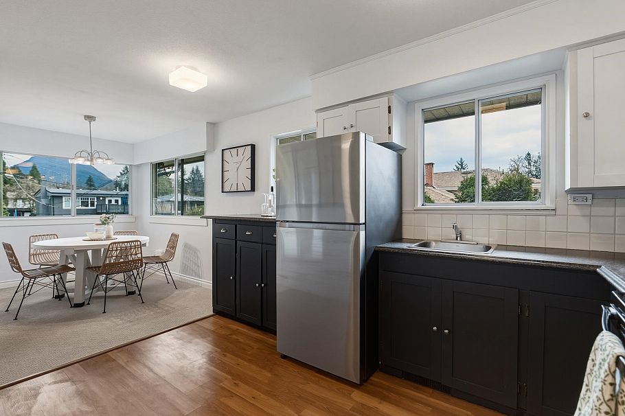 1323 E 29th Street North Vancouver, BC - 11