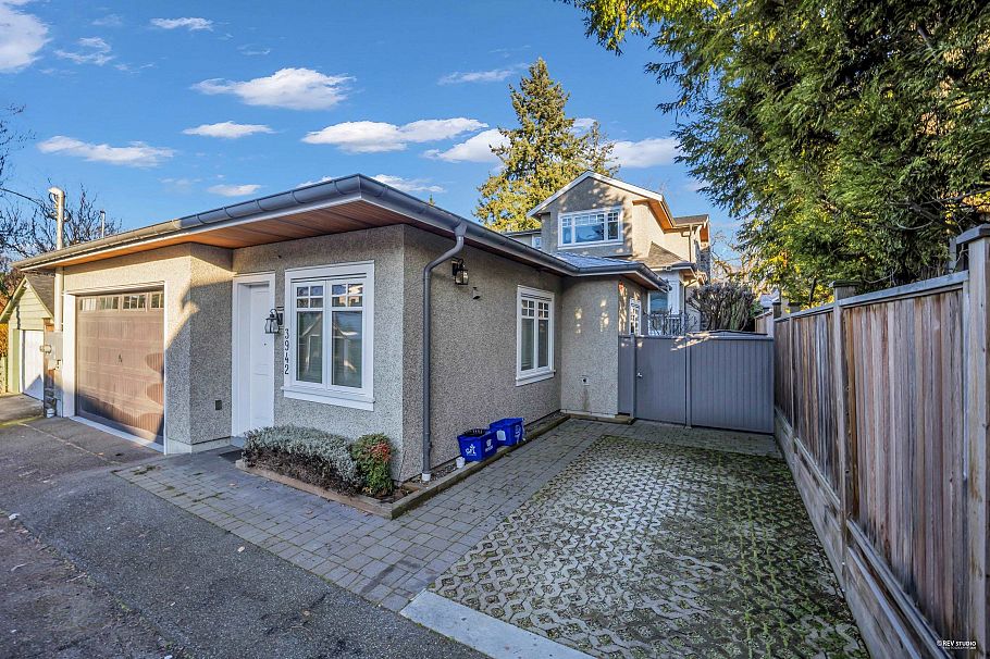 3946 W 30th Avenue Vancouver, BC - 36