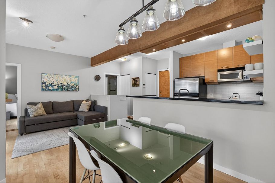 222 560 Raven Woods Drive North Vancouver, BC - 2