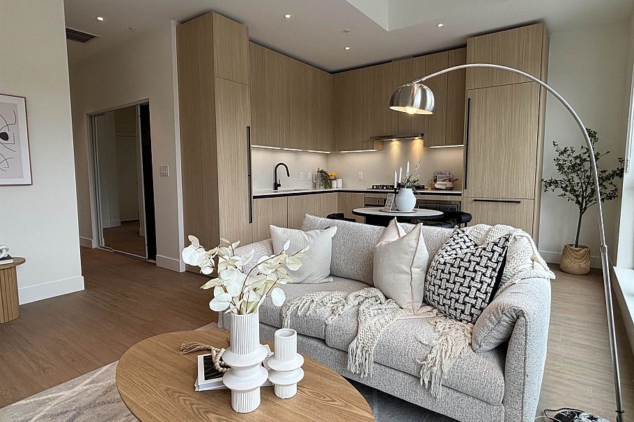 601 2235 E Broadway Vancouver, BC - 2