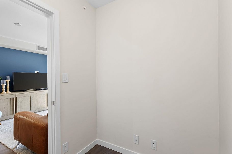 1703 125 E 14th Street North Vancouver, BC - 10