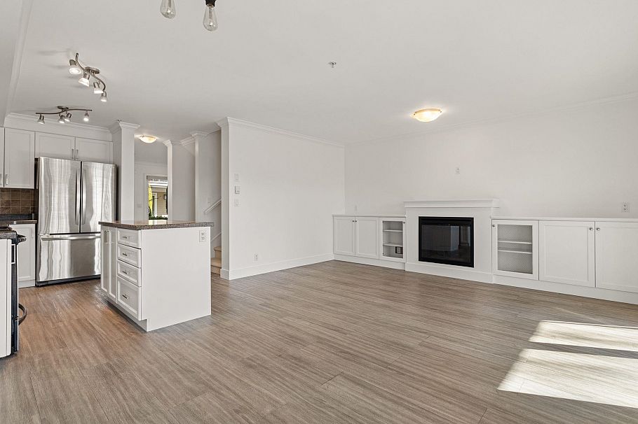 1117 St. Andrews Avenue North Vancouver, BC - 2