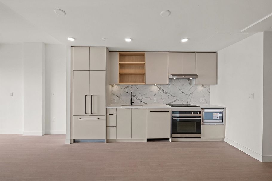 553 422 E 3rd Street North Vancouver, BC - 3