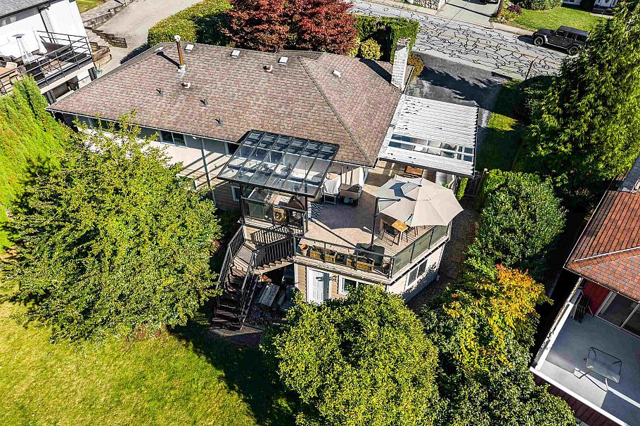 799 Plymouth Drive North Vancouver, BC - 1