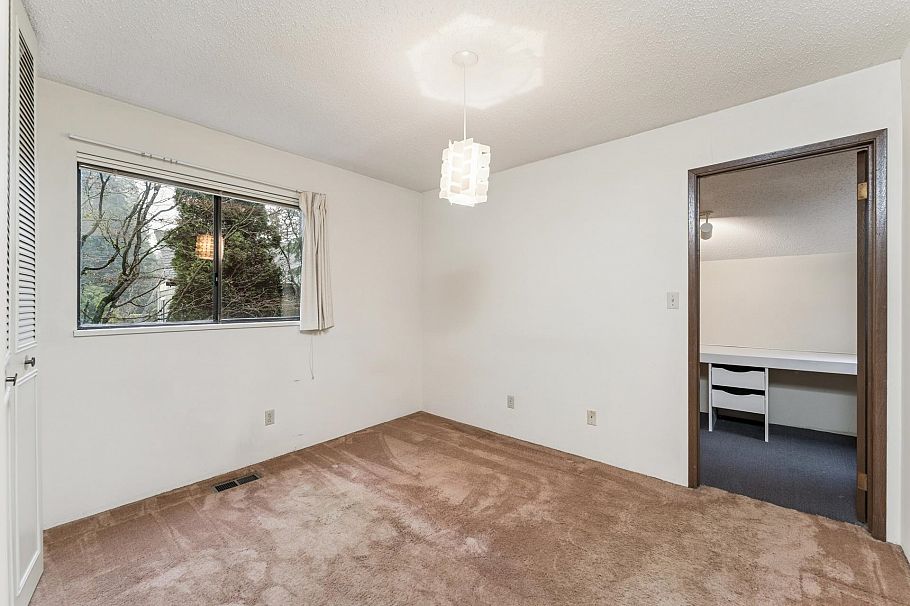 1494 Ross Road North Vancouver, BC - 27