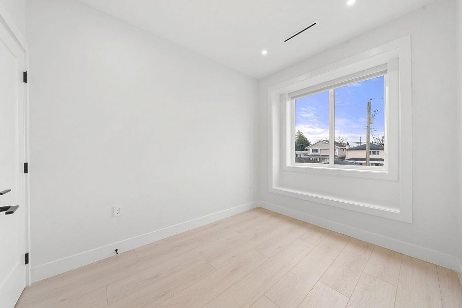 1 3274 E 44th Avenue Vancouver, BC - 36